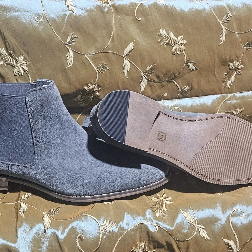 Men's Suede Chelsea Boots - Gray. Size 13 - Picture 4 of 5